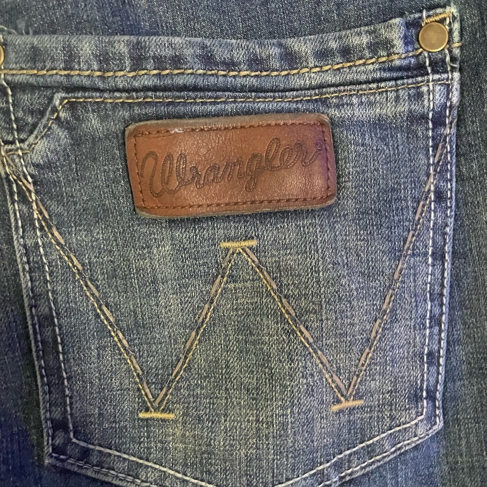 Wrangler Blue Classic Jeans with Authentic Fading